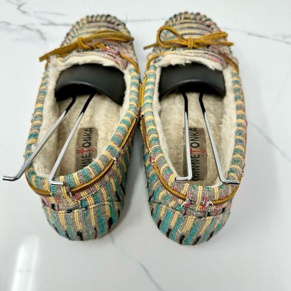 Minnetonka Multi-color Slippers- Size 6 - Picture 8 of 14